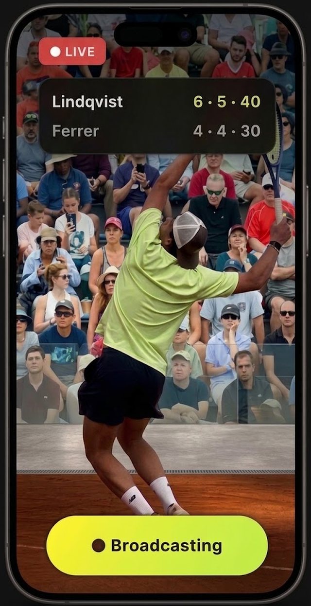 CourtLive iPhone app broadcasting a live match with the scoreboard overlaid